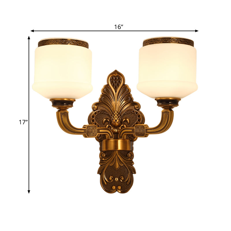 Frendorf | 1/2-Licht Wandmontageverlichting Vintage Stil Trommel Shade Witte Glazen Wandlamp in Messing