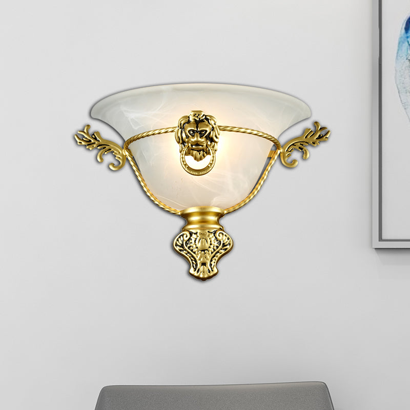 Frendorf | 1 Glühbirne Trompeten Wandlampe Kolonial Opalglas Wandleuchte mit Kupfer/Messing Löwenmetall Dekor für Nachttisch