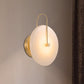 Frendorf | 7"/10" Breite Runde Wandleuchte Kolonialstil Acryl Opal Frosted 1 Kopf Wandleuchtenarmatur mit goldener Kurve