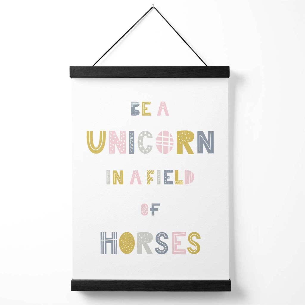 Niedliches Be a Unicorn Pink Scandi Zitat Poster mit Aufhänger