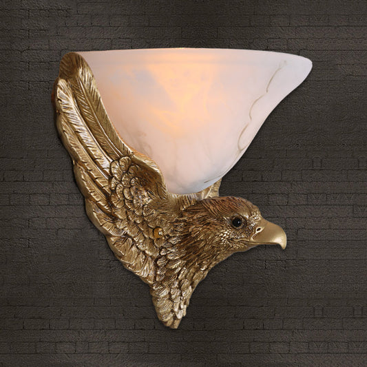 Frendorf | 1-Licht Eagle Wandlamp Antiek Gouden Afwerking Hars en Pleister Opbouw Wandlamp