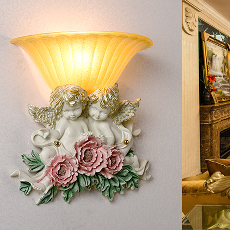 Frendorf | Geschwungene Frosted Glas Wandlampe Retro Stil 1-Licht Gelbe Flush Wandlampe mit Pink/Beige Rosen Details