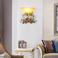Frendorf | Geschwungene Frosted Glas Wandlampe Retro Stil 1-Licht Gelbe Flush Wandlampe mit Pink/Beige Rosen Details