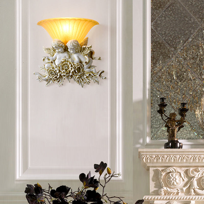 Frendorf | Geschwungene Frosted Glas Wandlampe Retro Stil 1-Licht Gelbe Flush Wandlampe mit Pink/Beige Rosen Details