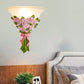Frendorf | 1-Head Frosted Glass Wandleuchte Modern Weiße Schmale Wandlampe mit Gelb/Pink Gypsophila Blumenarrangement Element
