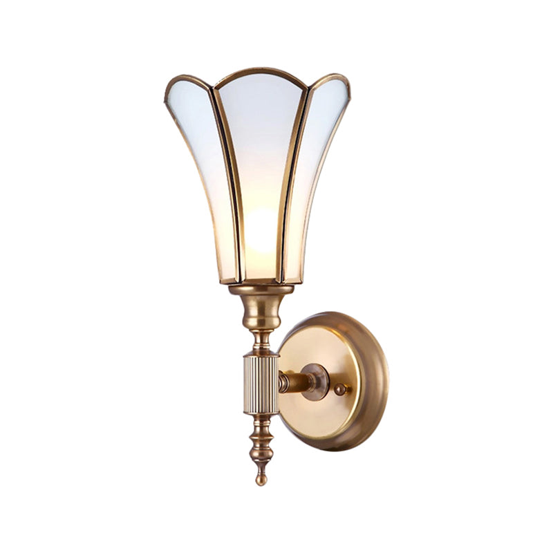Frendorf | Messing 1-Licht Wandleuchte Sconces Traditionelle Metall Blumen Wandmontierte Lampe mit Milch Phase Glas Schirm
