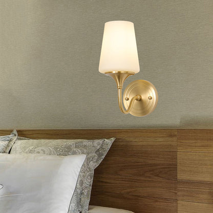 Frendorf | 1/2-bowl kegelvormige schaduw wandlamp hedendaagse stijl witte glazen wandkandelaar verlichting in brons voor slaapkamer