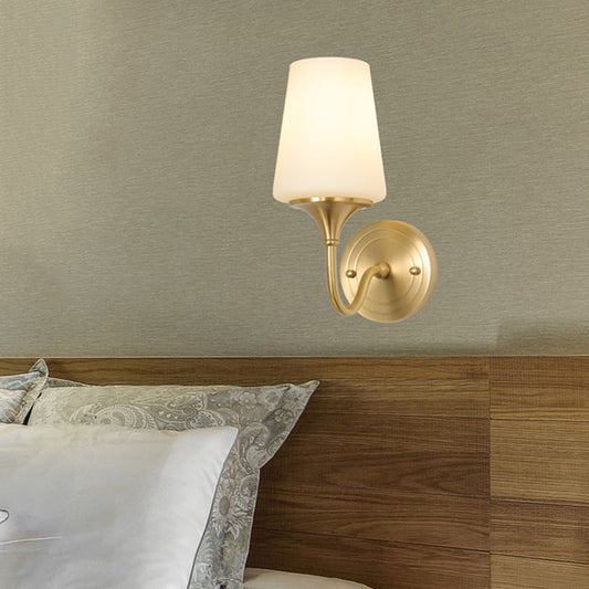 Frendorf | 1/2-bowl kegelvormige schaduw wandlamp hedendaagse stijl witte glazen wandkandelaar verlichting in brons voor slaapkamer