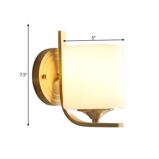 Frendorf | 1 Lichttrommel Schirm Wand Sconce Licht Modernismus Stil Weißes Glas Wandlampe in Messing für Schlafzimmer