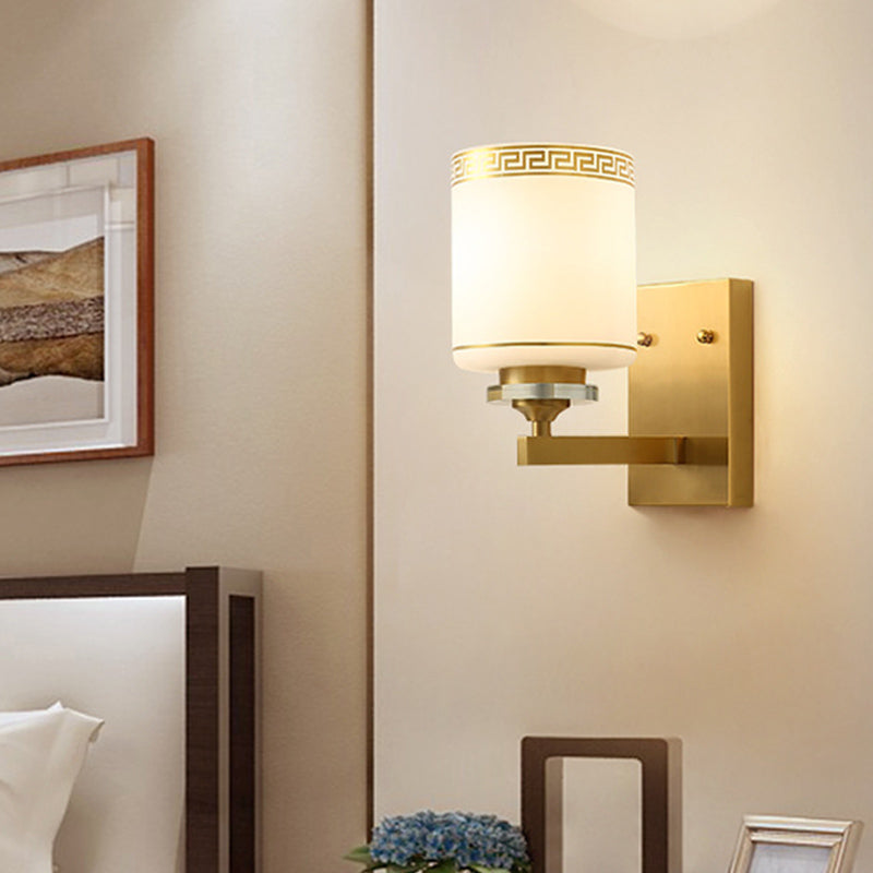 Frendorf | 1 Licht Wandlamp Moderne Stijl Drum Shade Witte Glas Wandverlichting Fixture in Messing voor Gang