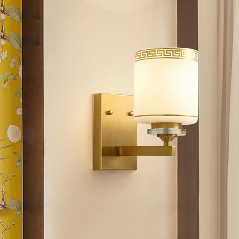 Frendorf | 1 Licht Wandlamp Moderne Stijl Drum Shade Witte Glas Wandverlichting Fixture in Messing voor Gang