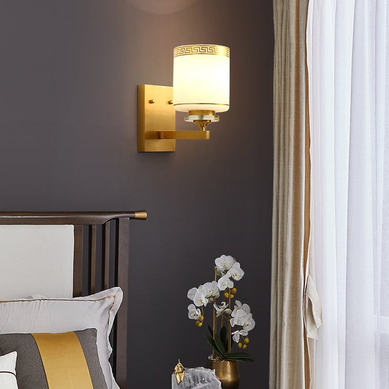 Frendorf | 1 Licht Wandlamp Moderne Stijl Drum Shade Witte Glas Wandverlichting Fixture in Messing voor Gang