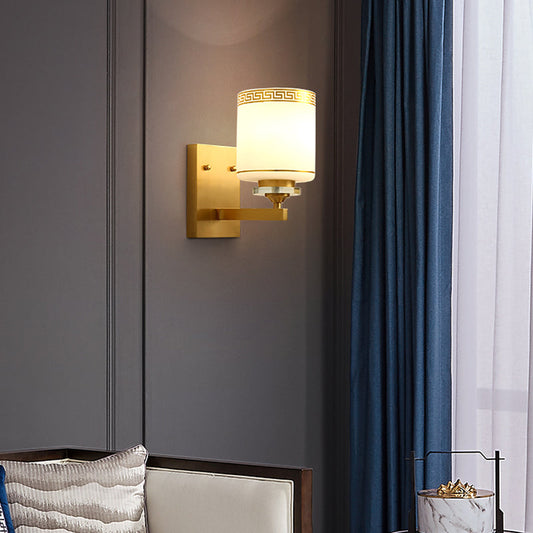 Frendorf | 1 Licht Wandlamp Moderne Stijl Drum Shade Witte Glas Wandverlichting Fixture in Messing voor Gang