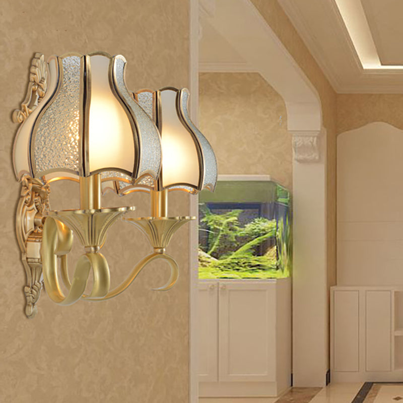 Frendorf | 1/2 Fassung Metall Wandlampe Traditionell Messing Geschwungen Wohnzimmer Wandlicht Leuchte