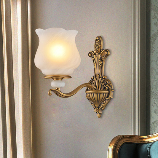 Frendorf | 1/2-Kopf Wandleuchte Beleuchtung Traditioneller Stil Blütenblatt Schirm Mattglas Wandmontierte Lampe in Messing