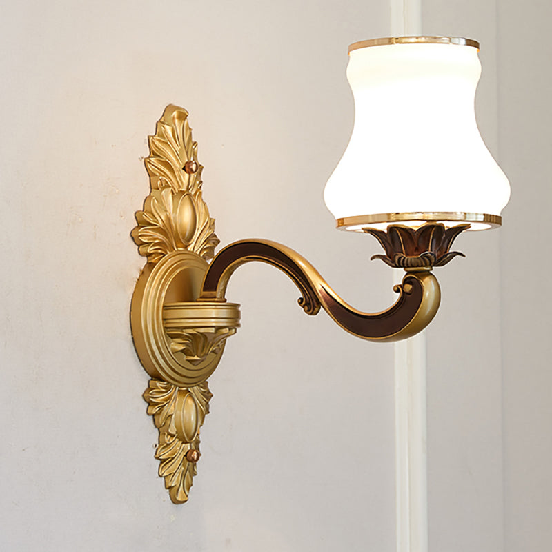 Frendorf | Bell Woonkamer Wandlamp Traditioneel Stylish Melkglas en Metaal 1/2-Kop Gouden Afwerking Wandlamp