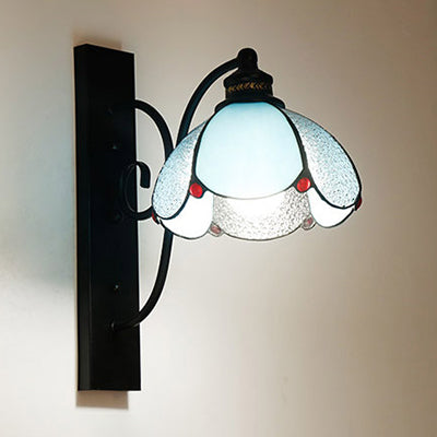 Frendorf | Tiffany Scalloped Wandmontage Licht met Rechthoekige Achterplaat Gevlekt Glas 3 Lichten Wandverlichting in Wit/Transparant/Blauw
