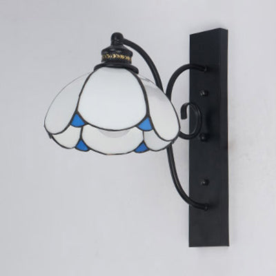Frendorf | Tiffany Scalloped Wandmontage Licht met Rechthoekige Achterplaat Gevlekt Glas 3 Lichten Wandverlichting in Wit/Transparant/Blauw