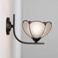 Bogen/Geformte Arm Wandleuchte mit Buntglasschirm 1 Licht Tiffany Wandmontageleuchte in Weiß/Blau/Klar für Schlafzimmer