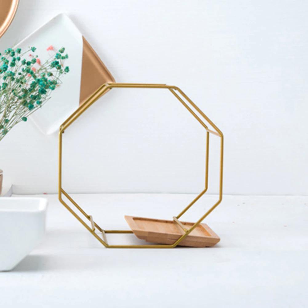 Frendorf | GeoFrame Keramik Wandpflanztopf mit Metallrahmen | Octagon Design