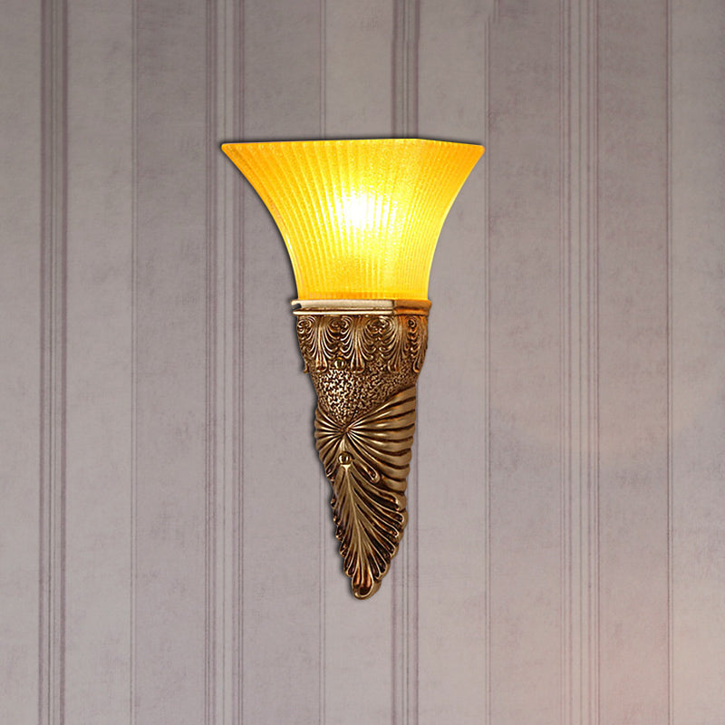 Frendorf | Aflopend Gele Glazen Wandlamp Retro Stijl 1 Kop Leefkamer Wandgemonteerde Lamp met Gouden/Zilver/Wit en Gouden Achterplaat
