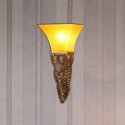 Frendorf | Aflopend Gele Glazen Wandlamp Retro Stijl 1 Kop Leefkamer Wandgemonteerde Lamp met Gouden/Zilver/Wit en Gouden Achterplaat