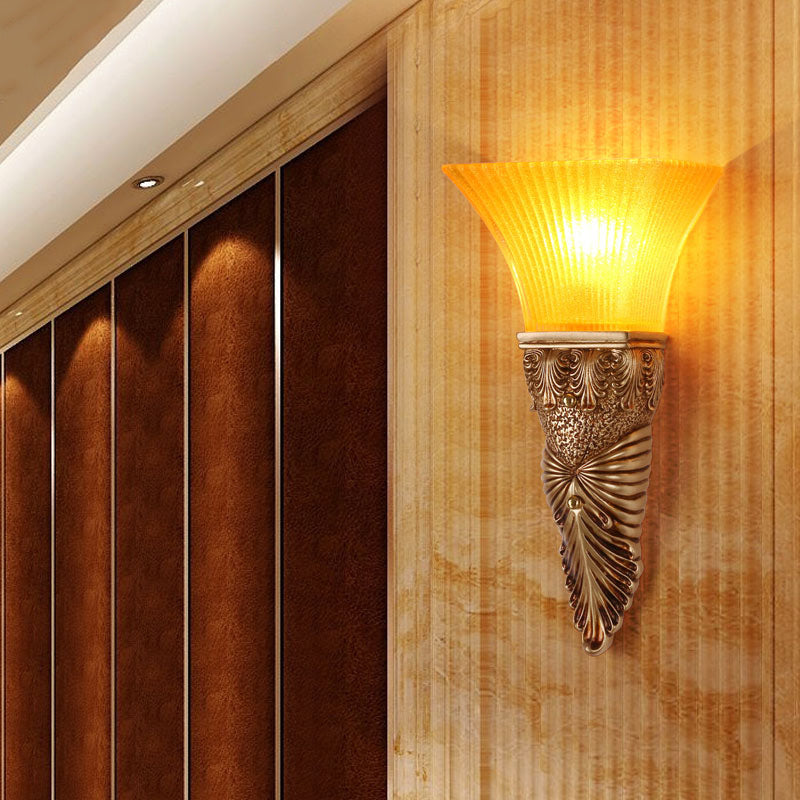 Frendorf | Aflopend Gele Glazen Wandlamp Retro Stijl 1 Kop Leefkamer Wandgemonteerde Lamp met Gouden/Zilver/Wit en Gouden Achterplaat