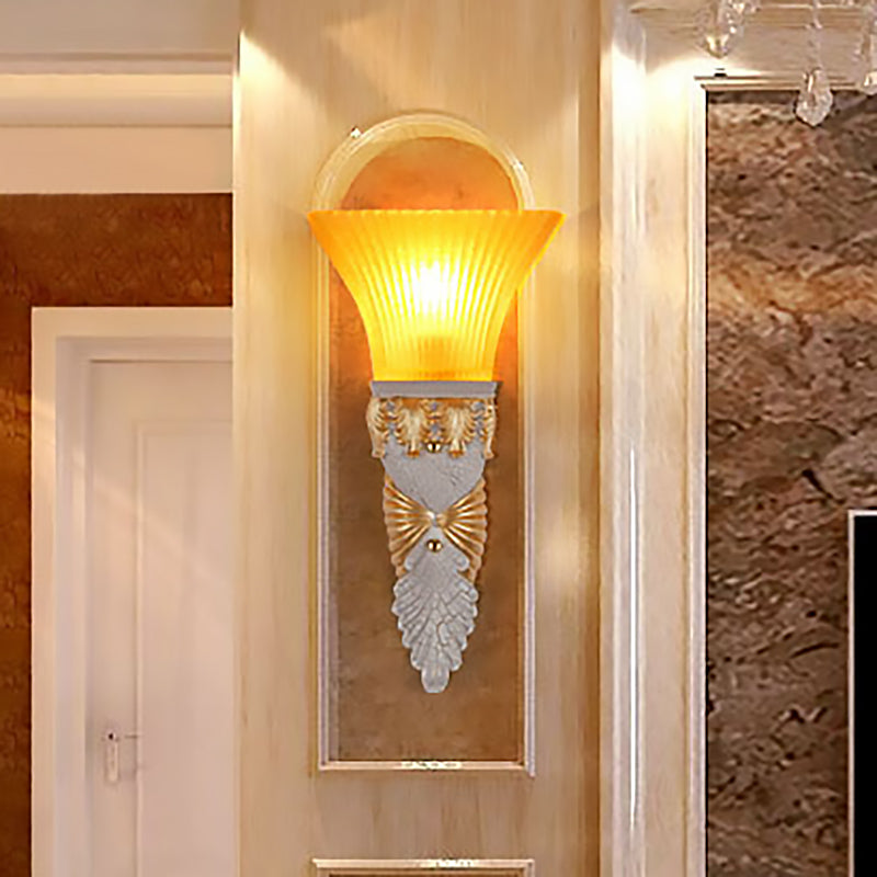 Frendorf | Aflopend Gele Glazen Wandlamp Retro Stijl 1 Kop Leefkamer Wandgemonteerde Lamp met Gouden/Zilver/Wit en Gouden Achterplaat