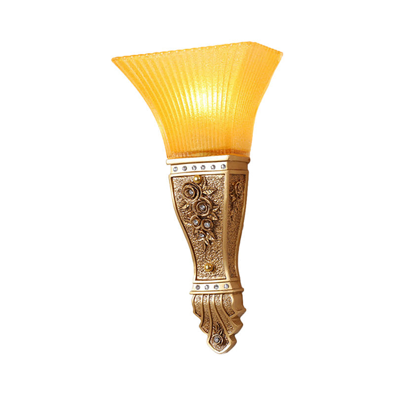 Frendorf | 1 Wandleuchte Modern Stil Ausladender Schirm Gelbes Glas und Harz Wandmontage Licht in Gold/Weiß