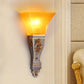 Frendorf | 1 Wandleuchte Modern Stil Ausladender Schirm Gelbes Glas und Harz Wandmontage Licht in Gold/Weiß