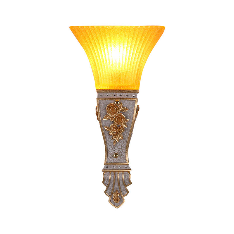 Frendorf | 1 Wandleuchte Modern Stil Ausladender Schirm Gelbes Glas und Harz Wandmontage Licht in Gold/Weiß