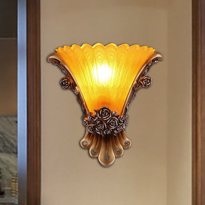 1 Licht Wandlampe mit ausgestelltem Schirm Gelbes Glas Modernistischer Stil Schlafzimmer Wandlicht Wandgarderobe mit Rosen-Dekor