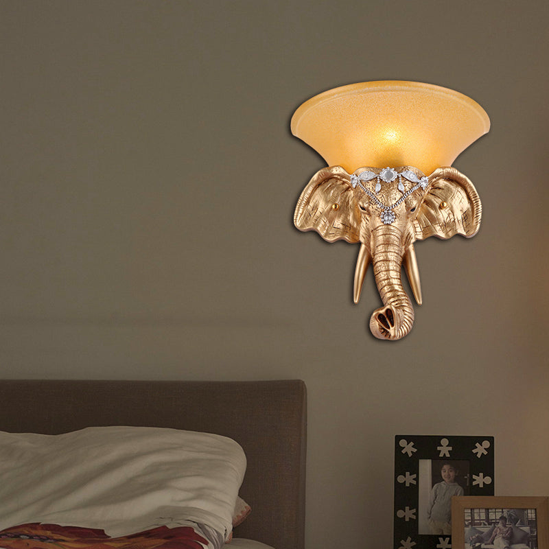 Frendorf | 1 Glühbirne Harz Wandleuchte Retro-Stil Goldener Elefantenkopf Schlafzimmer Wandlicht mit ausgestelltem gelbem Glasschirm