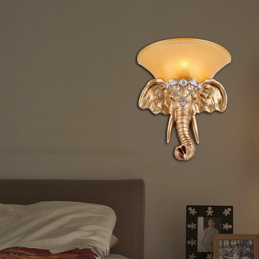 Frendorf | 1 Glühbirne Harz Wandleuchte Retro-Stil Goldener Elefantenkopf Schlafzimmer Wandlicht mit ausgestelltem gelbem Glasschirm