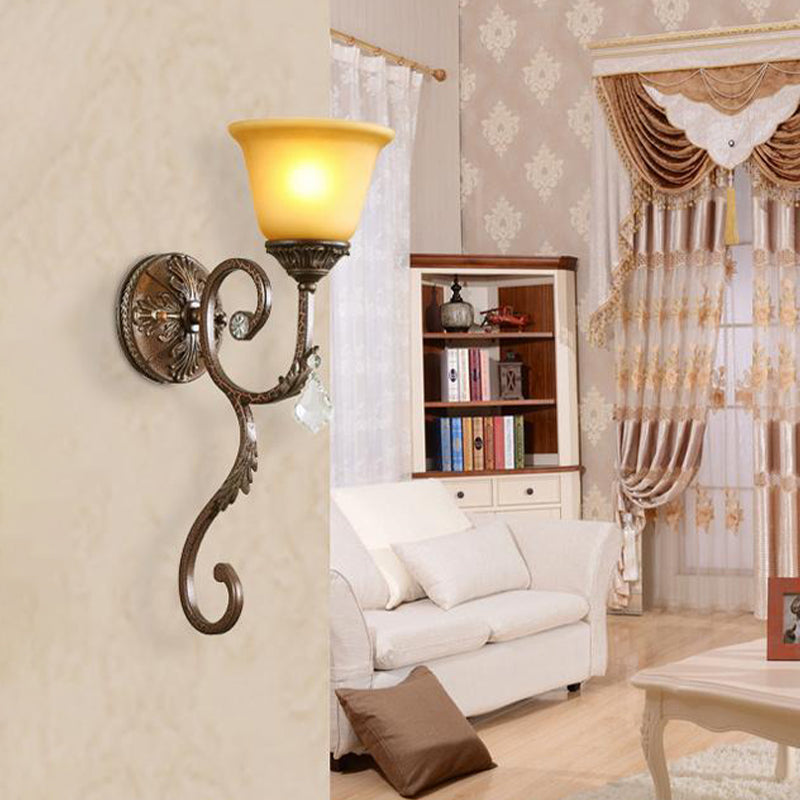 Frendorf | Flared Amber Glass Sconce Lampe Traditionell 1 Licht Ecke Wandmontierte Lichtquelle in Bronze mit Gewundenem Arm