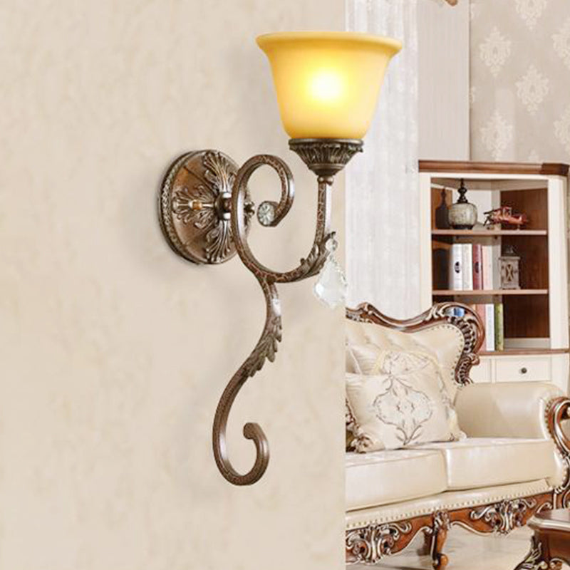 Frendorf | Flared Amber Glass Sconce Lampe Traditionell 1 Licht Ecke Wandmontierte Lichtquelle in Bronze mit Gewundenem Arm