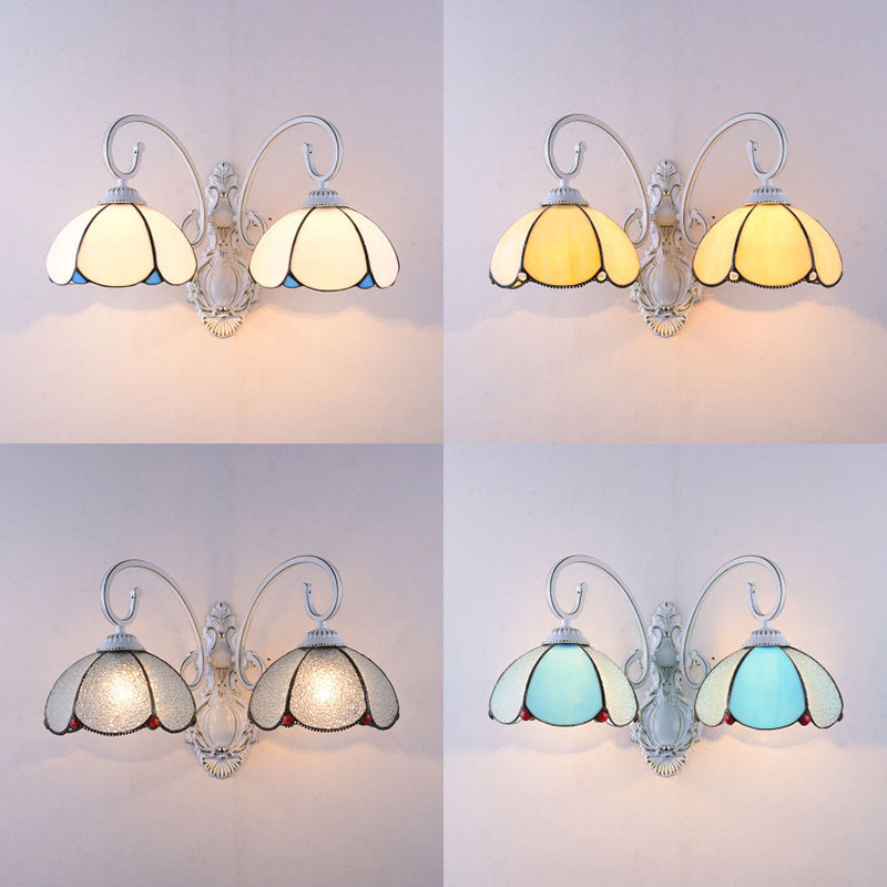 Frendorf | Gevederde Glazen Wandlamp met Witte Gebogen Arm 2 Lichten Traditionele Wandlamp in Wit/Helder/Blauw/Beige