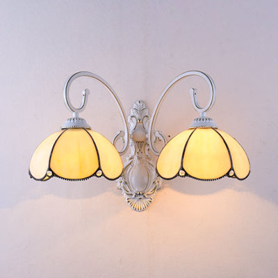Frendorf | Gevederde Glazen Wandlamp met Witte Gebogen Arm 2 Lichten Traditionele Wandlamp in Wit/Helder/Blauw/Beige