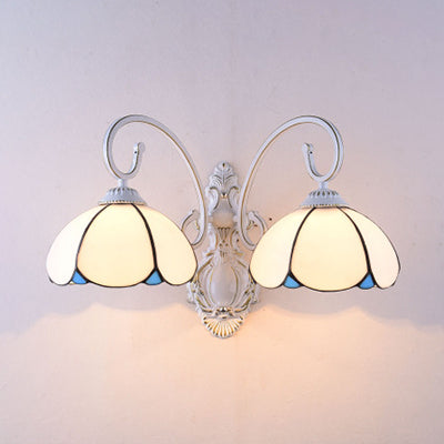 Frendorf | Gevederde Glazen Wandlamp met Witte Gebogen Arm 2 Lichten Traditionele Wandlamp in Wit/Helder/Blauw/Beige