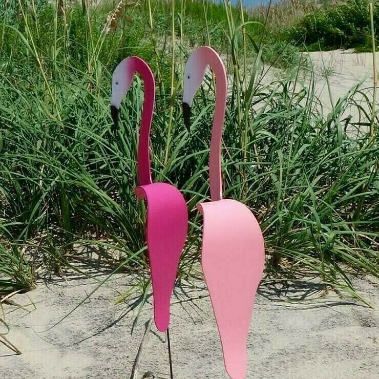Frendorf | Wirbelnder Flamingo im Garten