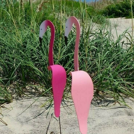 Frendorf | Wirbelnder Flamingo im Garten