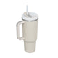 40 Oz Tumbler mit Griff Strohhalm isoliert