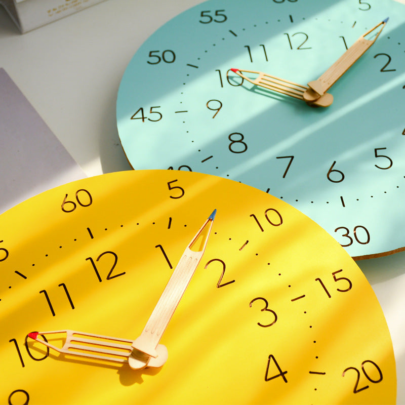 Lernzeit Kinderzimmer Stille Wanduhr
