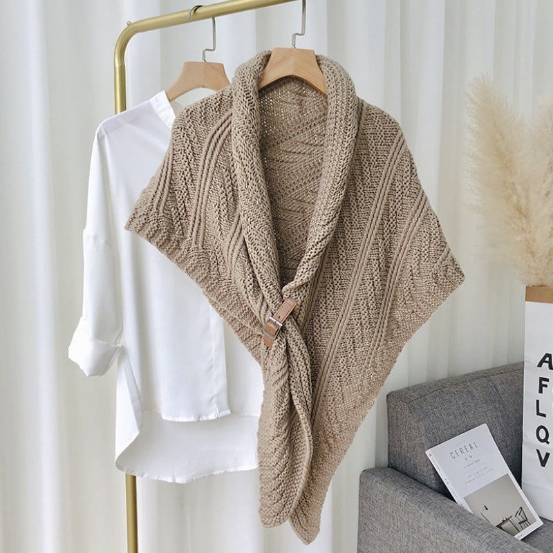 Frendorf | Dreieckiger Strickschal mit Leder-Schlaufe