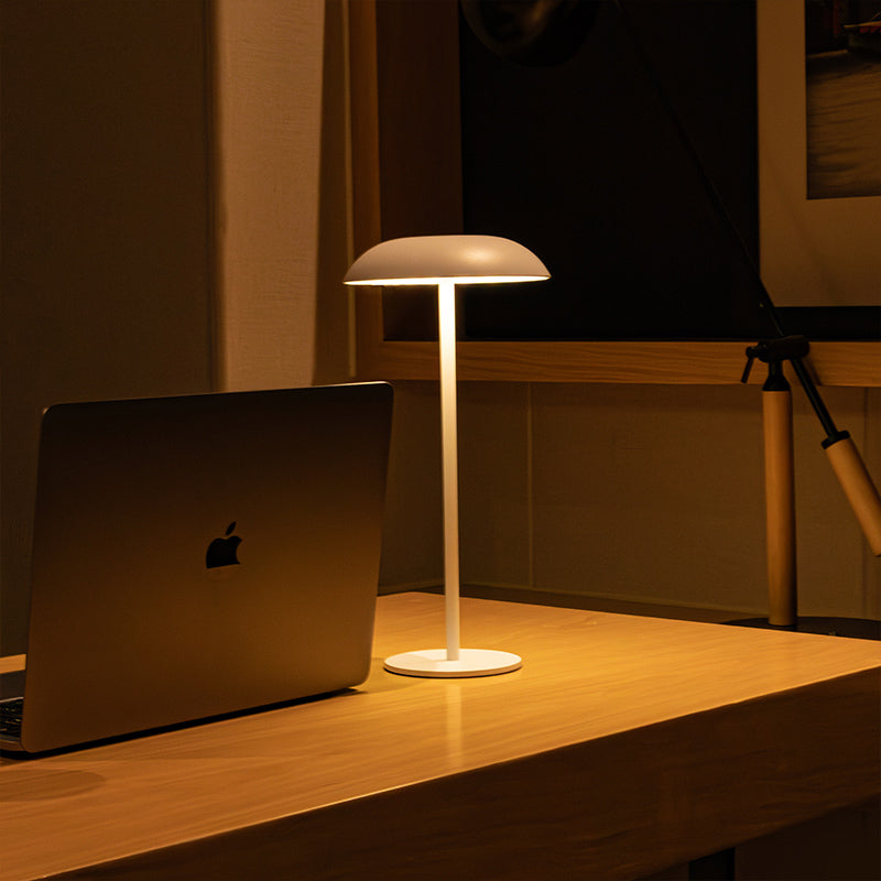 IronShine | Elegante & Wiederaufladbare Tischlampe