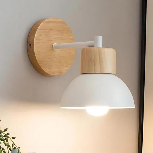 Stylische Wandleuchte aus Holz für ein harmonisches Zuhause