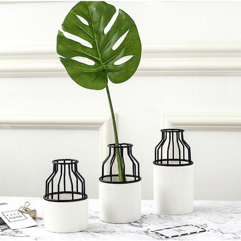 Frendorf | Artévo Eisen-Keramik Design Vase | Modernes Gittermuster | Elegante Dekoration | Für Wohnzimmer & Büro
