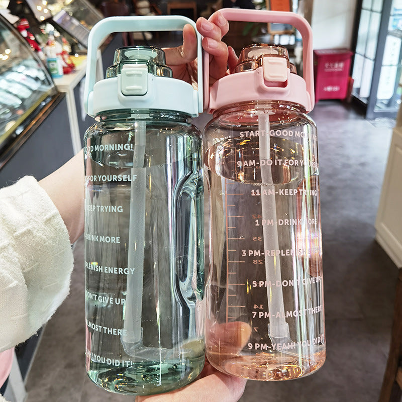 Großer Plastikbecher Tragbare Wasserflasche