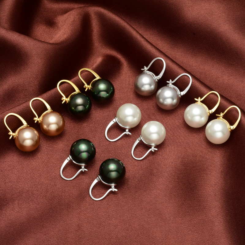Frendorf | Black pearl earrings Available in white champagne gray gold and black pearl dangling earrings