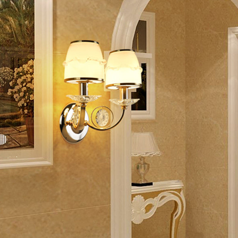 Frendorf | 1/2-Bulb Curving Wall Light Traditionelle Weiße Metall LED-Wandlampe mit Kristallakzent